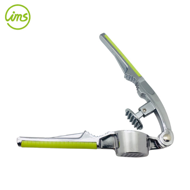 2 in 1 Garlic Press Crusher & Nutcracker – Multifunction Kitchen Tool